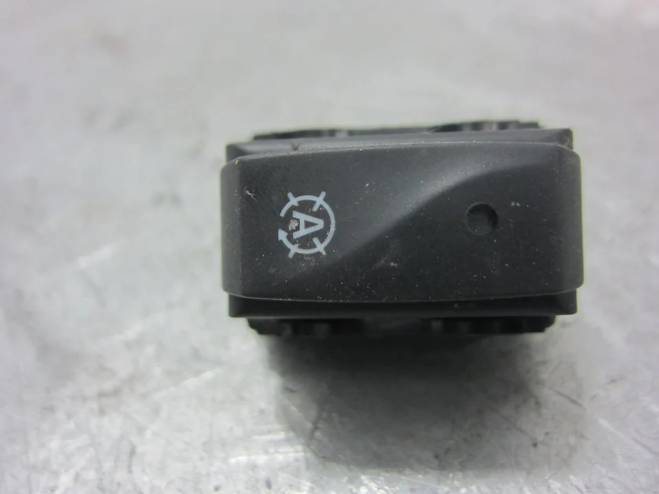 Foto de INTERRUPTOR RENAULT CLIO IV GRANDTOUR 0.9 Energy (90 CV / 66 KW) referencia 251534917R