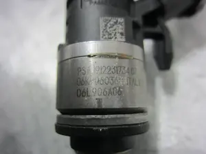 Foto de INYECTOR PORSCHE MACAN (95BA) referencia 06L906A06 foto 2