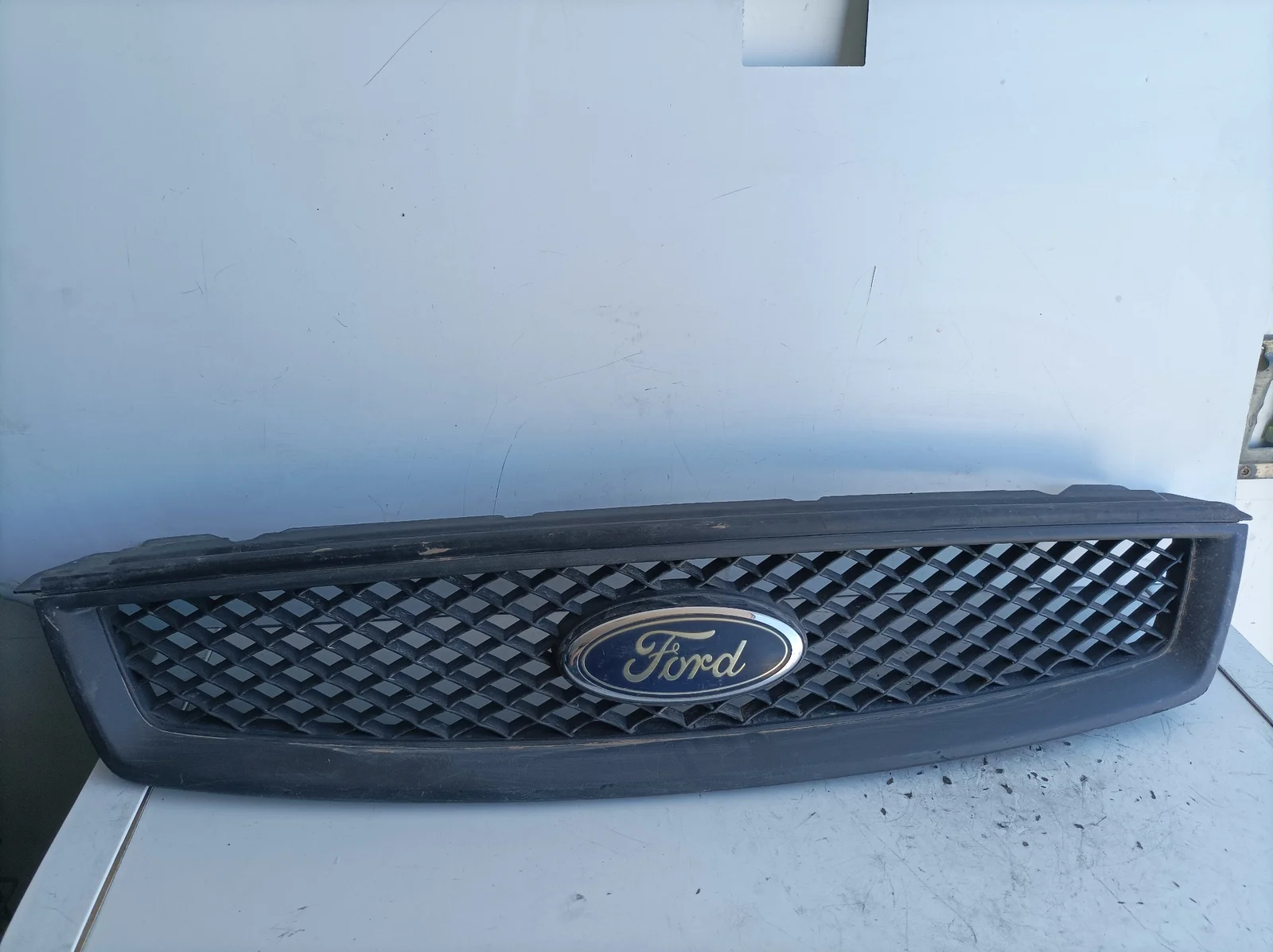 Foto de REJILLA DELANTERA FORD FOCUS BERLINA (CAP) referencia 4M518138
