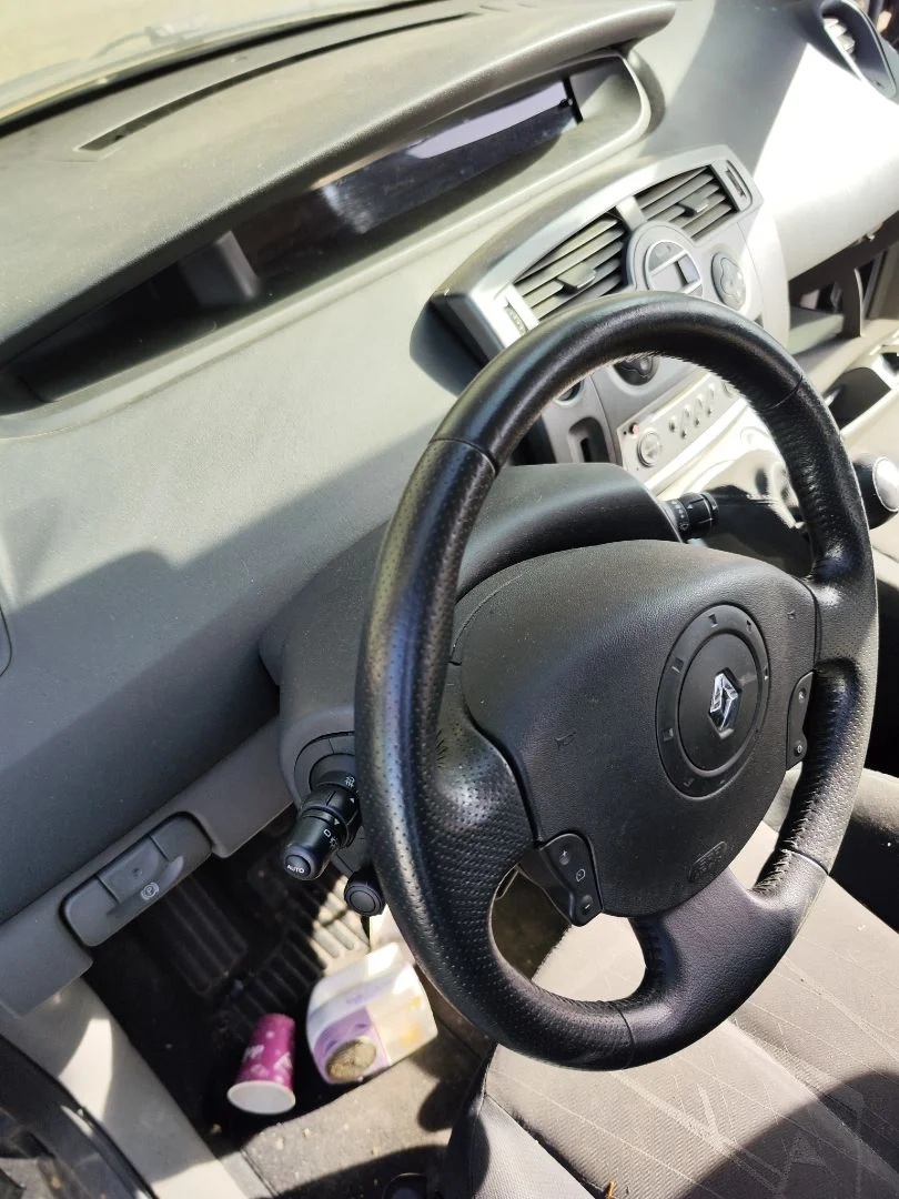 Foto de VOLANTE RENAULT SCENIC II (JM) 1.5 dCi Diesel (106 CV / 78 KW)