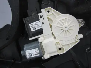 Foto de ELEVALUNAS DELANTERO IZQUIERDO FIAT 500X (334) 1.0 CAT (120 CV / 88 KW) referencia C37772102 foto 5