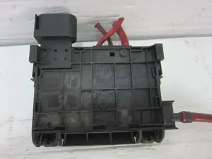 Foto de CAJA RELES / FUSIBLES VOLKSWAGEN GOLF IV BERLINA (1J1)(10.1997) 1.6 16V (105 CV / 77 KW) referencia 1J0937550 foto 3