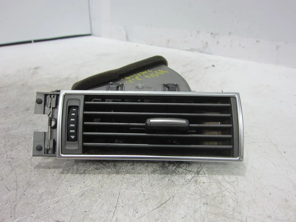 Foto de REJILLA AIREADORA AUDI A6 BERLINA (4F2) 4.2 V8 40V (335 CV / 246 KW) referencia 4F1820902