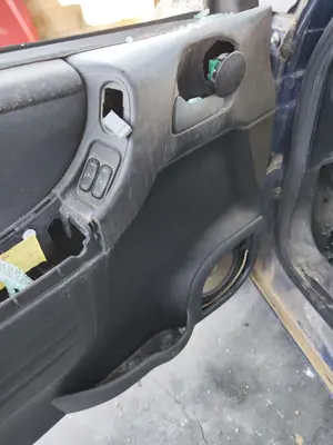 Foto de ELEVALUNAS DELANTERO IZQUIERDO OPEL ZAFIRA A 1.6 16V (101 CV / 74 KW) referencia 9118664