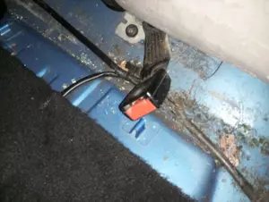 Foto de ENGANCHE CINTURON TRASERO IZQUIERDO FORD FIESTA (CBK) 1.25 16V CAT (69 CV / 51 KW) foto 2