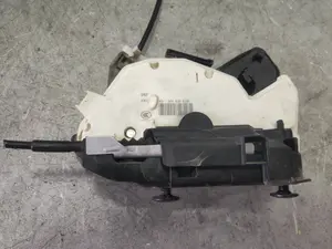 Foto de CERRADURA PUERTA TRASERA IZQUIERDA VOLKSWAGEN GOLF VII BERLINA (BQ1/BE2) 1.6 TDI (116 CV / 85 KW) referencia 5K4839015R foto 2