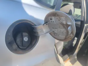 Foto de TAPA EXTERIOR COMBUSTIBLE SEAT IBIZA (6L1) 1.4 16V (75 CV / 55 KW) referencia 6L6809905G FKZ foto 2