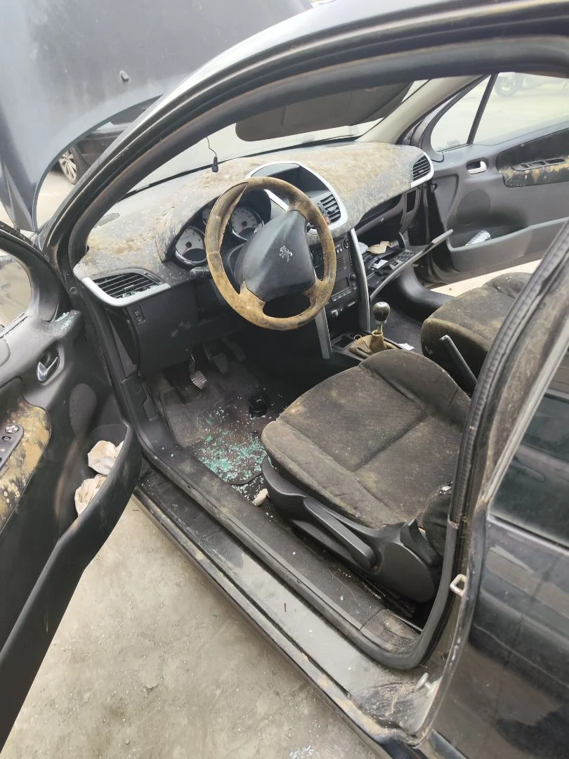 Foto de GOMAS CONTORNO PUERTA PEUGEOT 207 1.4 16V CAT (KFU / ET3J4) (88 CV / 65 KW)