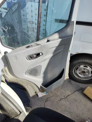 Foto de GUARNECIDO PUERTA DELANTERA DERECHA FORD TRANSIT CHASIS CABINA (TTG) 2.0 TDCi CAT (170 CV / 125 KW)