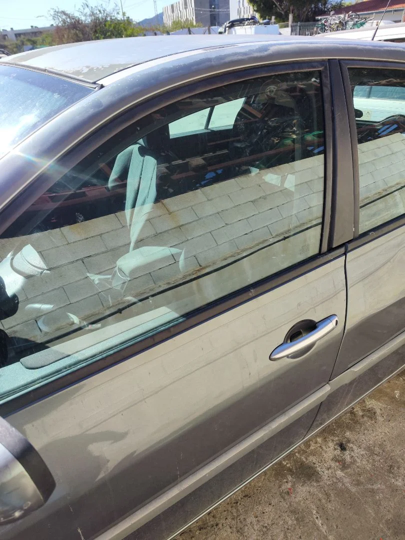 Foto de LUNA DELANTERA IZQUIERDA RENAULT MEGANE II BERLINA 5P 1.5 dCi Diesel (101 CV / 74 KW)