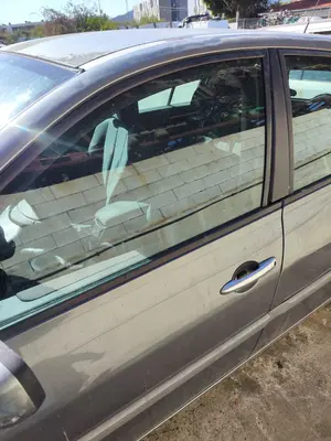 Foto de LUNA DELANTERA IZQUIERDA RENAULT MEGANE II BERLINA 5P 1.5 dCi Diesel (101 CV / 74 KW)