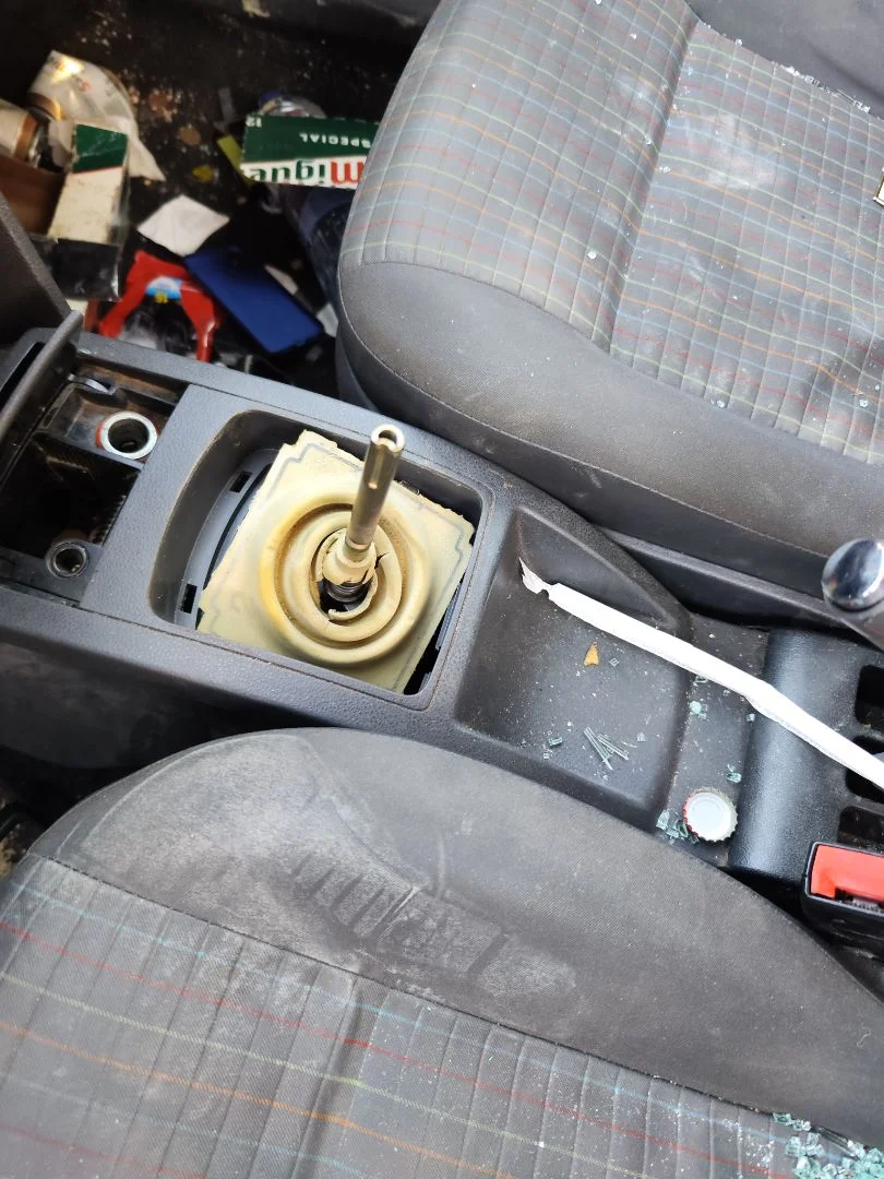 Foto de PALANCA CAMBIO VOLKSWAGEN POLO IV (9N3) 1.9 TDI (101 CV / 74 KW)