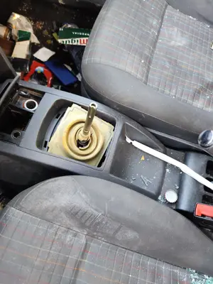 Foto de PALANCA CAMBIO VOLKSWAGEN POLO IV (9N3) 1.9 TDI (101 CV / 74 KW)