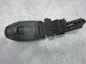 Foto de MANDO MULTIFUNCION PEUGEOT 307 (S1)(04.2001) 1.6 16V CAT (109 CV / 80 KW) referencia 96413388XT