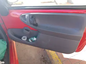 Foto de GUARNECIDO PUERTA DELANTERA DERECHA PEUGEOT 107 1.0 CAT (384F) (68 CV / 50 KW) referencia 9332VG