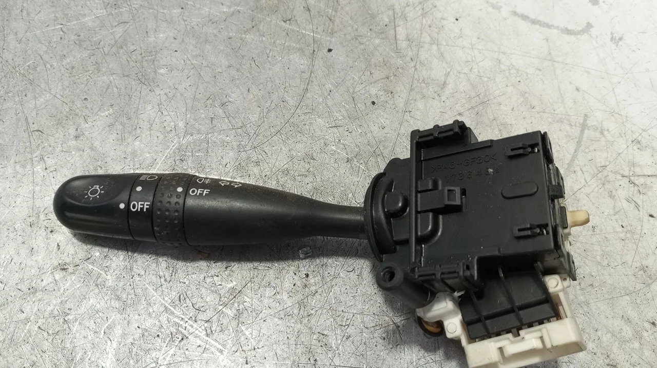 Foto de MANDO LUCES TOYOTA YARIS (NCP1/NLP1/SCP1) referencia 1736482