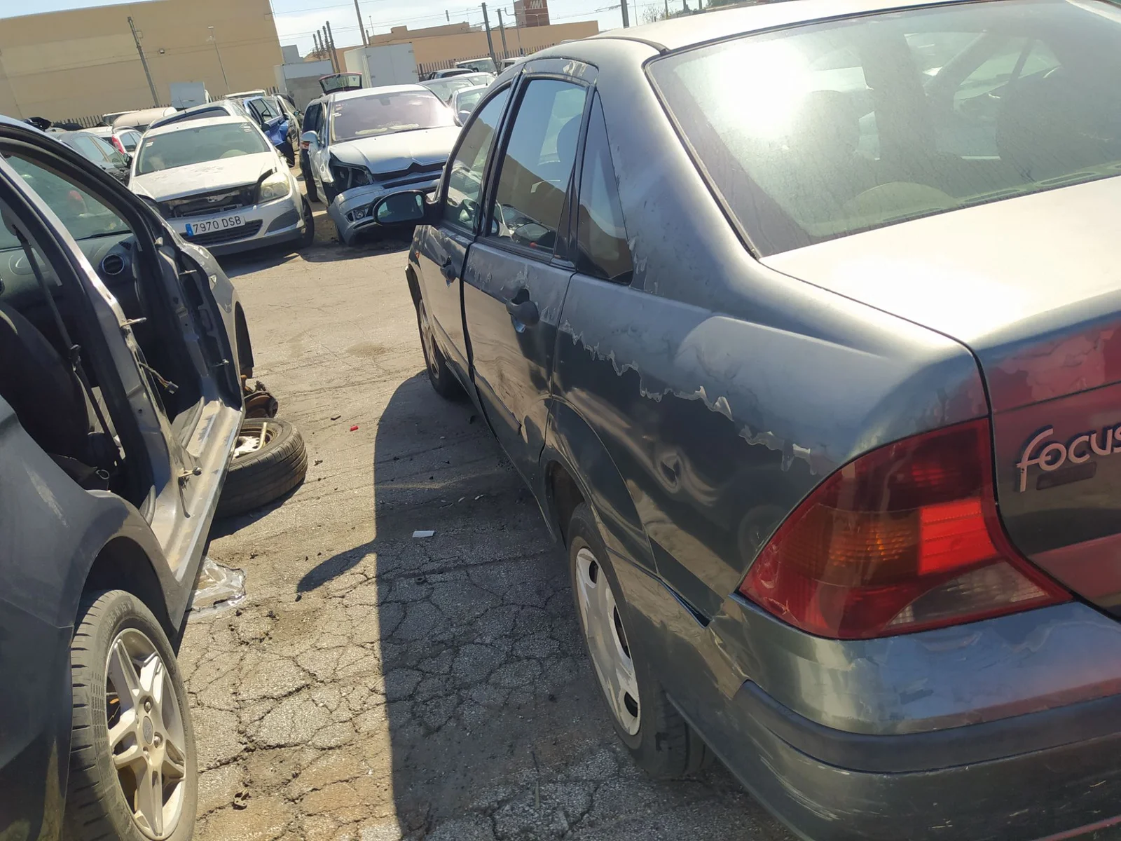 Foto de LUNA TRASERA IZQUIERDA FORD FOCUS BERLINA (CAK) 1.8 TDCi CAT (101 CV / 74 KW) referencia 1092949