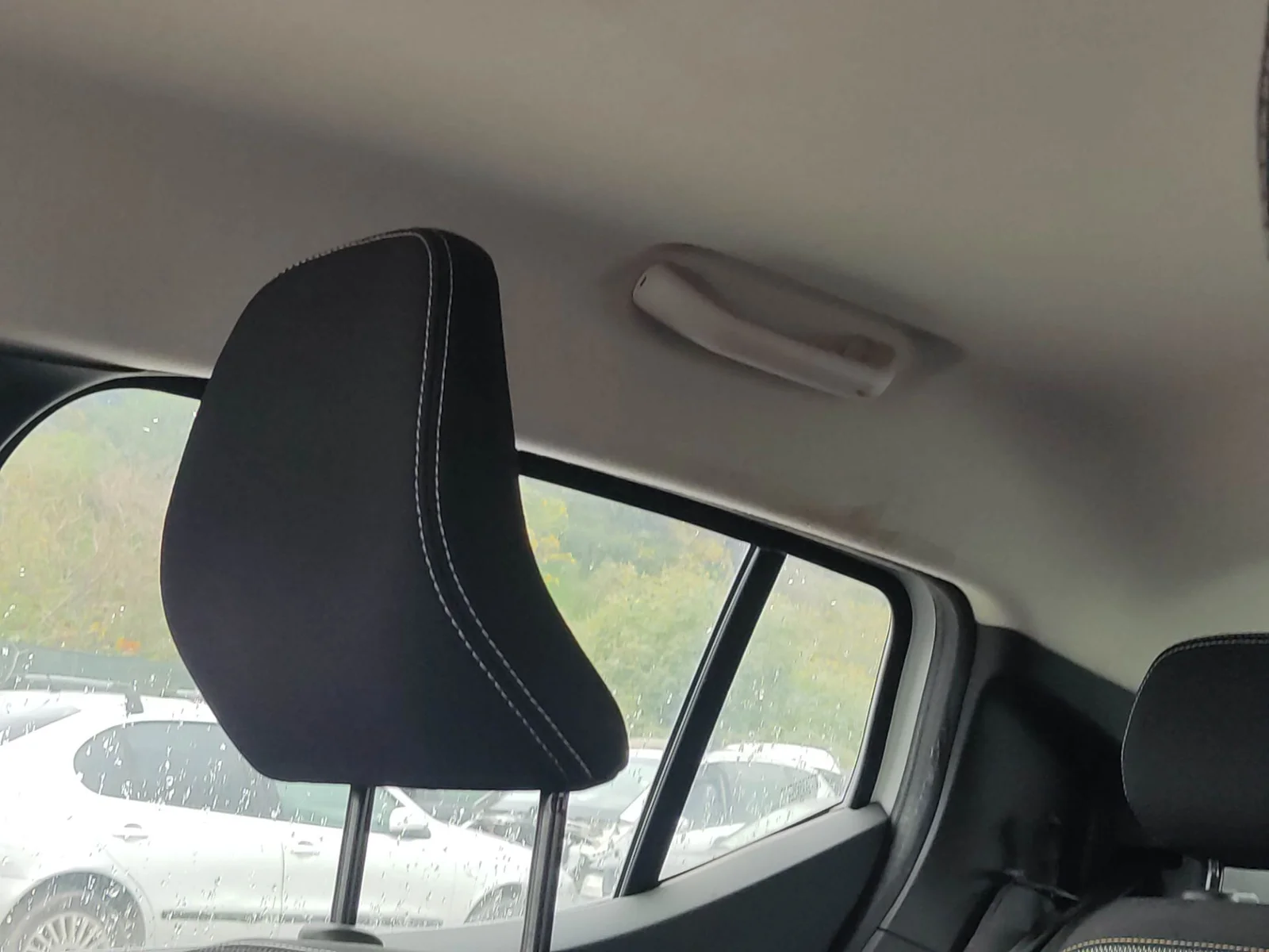 Foto de ASIDERO TECHO TRASERO DERECHO DACIA SANDERO III 1.0 TCE CAT (91 CV / 67 KW) referencia 739400105R