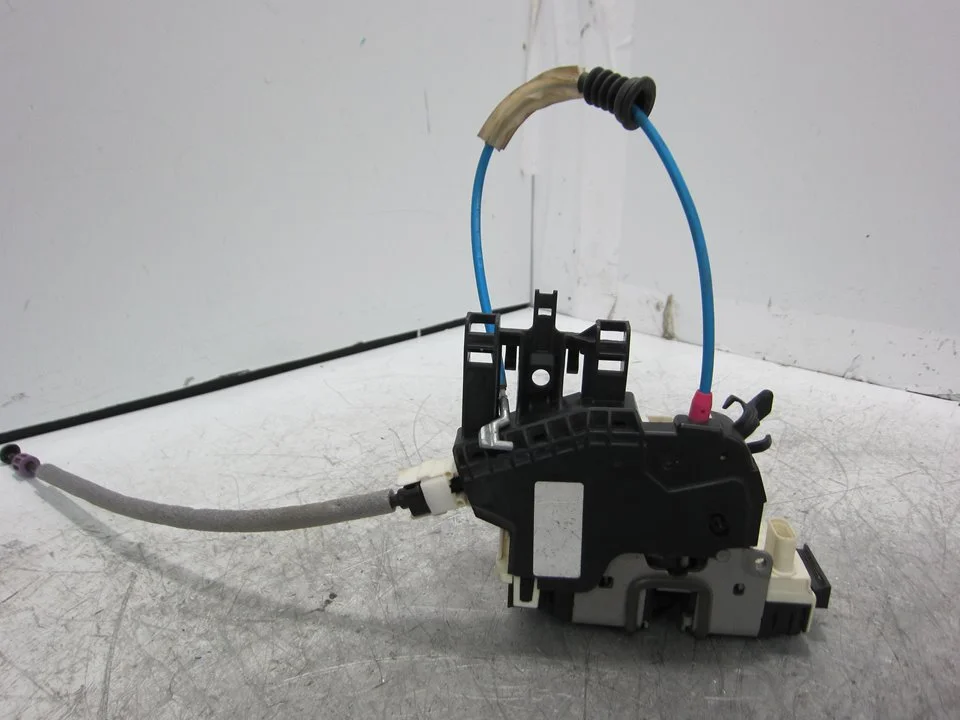 Foto de CERRADURA PUERTA TRASERA DERECHA MERCEDES-BENZ CLASE A (BM 176) referencia A071875