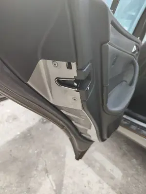 Foto de CERRADURA PUERTA TRASERA IZQUIERDA MERCEDES-BENZ CLASE C (BM 203) BERLINA 3.0 CDI CAT (224 CV / 165 KW)