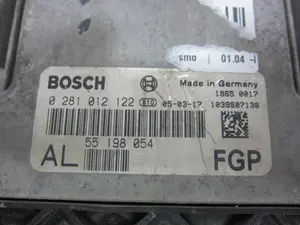 Foto de CENTRALITA MOTOR UCE OPEL ASTRA H GTC referencia 0281012122 foto 2