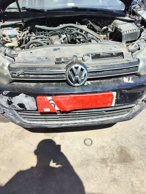 Foto de REJILLA DELANTERA VOLKSWAGEN GOLF VI (5K1)(10.2008) 2.0 TDI (110 CV / 81 KW)