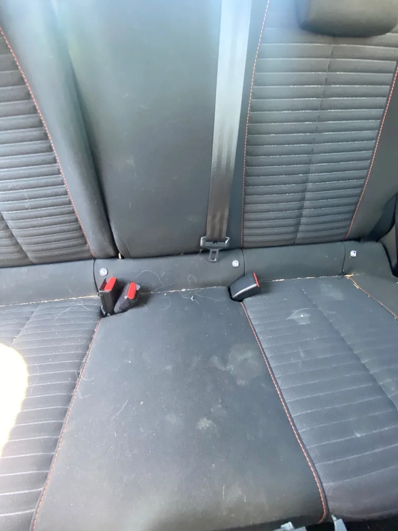 Foto de ENGANCHE CINTURON TRASERO DERECHO PEUGEOT 208 (P2) 1.2 PureTech (74 CV / 55 KW)
