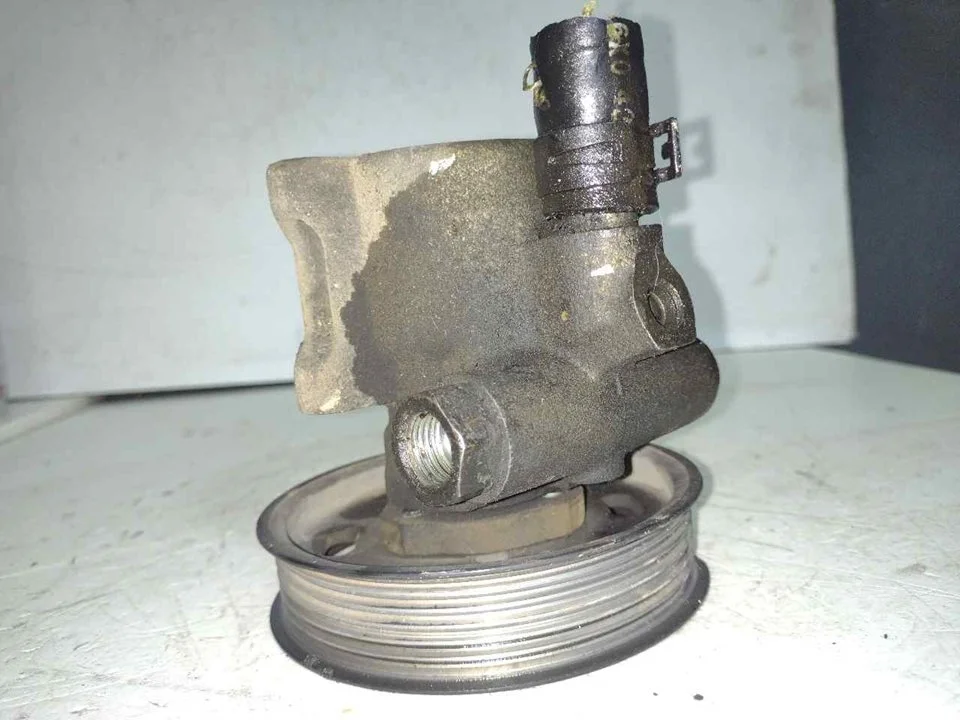 Foto de BOMBA DIRECCION VOLKSWAGEN POLO III BERLINA (6N2) 1.4 TDI (75 CV / 55 KW) referencia 038145255B