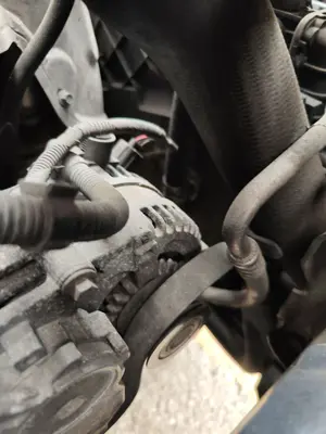 Foto de ALTERNADOR FORD C-MAX (CB3)(2007) 2.0 TDCi CAT (136 CV / 100 KW) referencia 1708342 foto 2