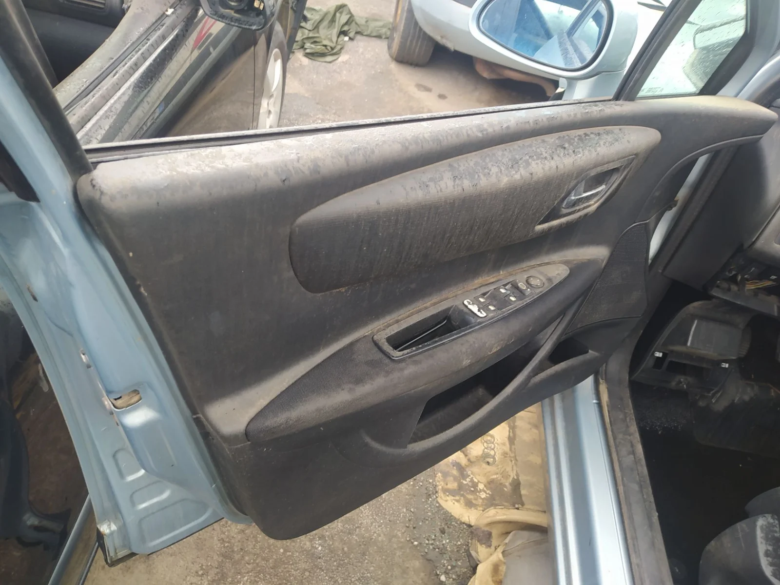Foto de GUARNECIDO PUERTA DELANTERA IZQUIERDA CITROEN C4 BERLINA 2.0 16V CAT (RFJ / EW10A) (140 CV / 103 KW) referencia 9332HN