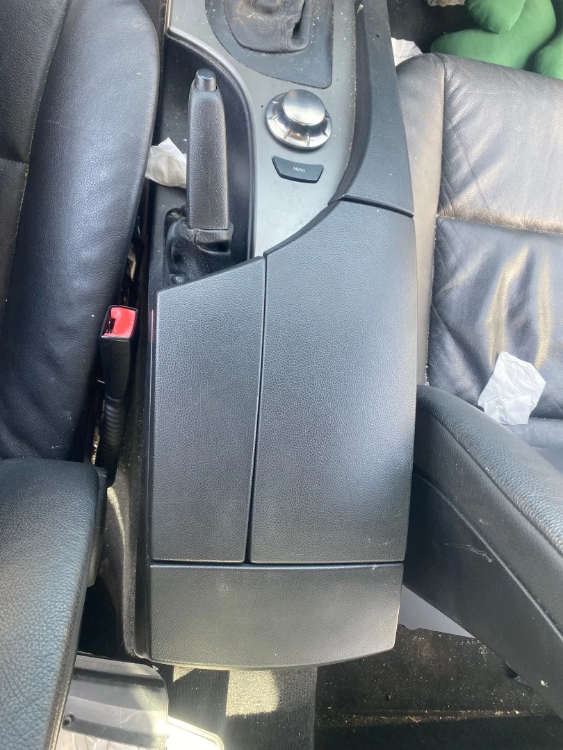 Foto de APOYABRAZOS CENTRAL BMW SERIE 5 BERLINA (E60) 3.0 24V CAT (231 CV / 170 KW) referencia 52207065854