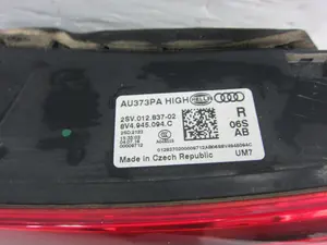 Foto de PILOTO TRASERO DERECHO INTERIOR AUDI A3 SEDÁN (8VM) 2.0 16V TDI (150 CV / 110 KW) referencia 2SV01283702 foto 4