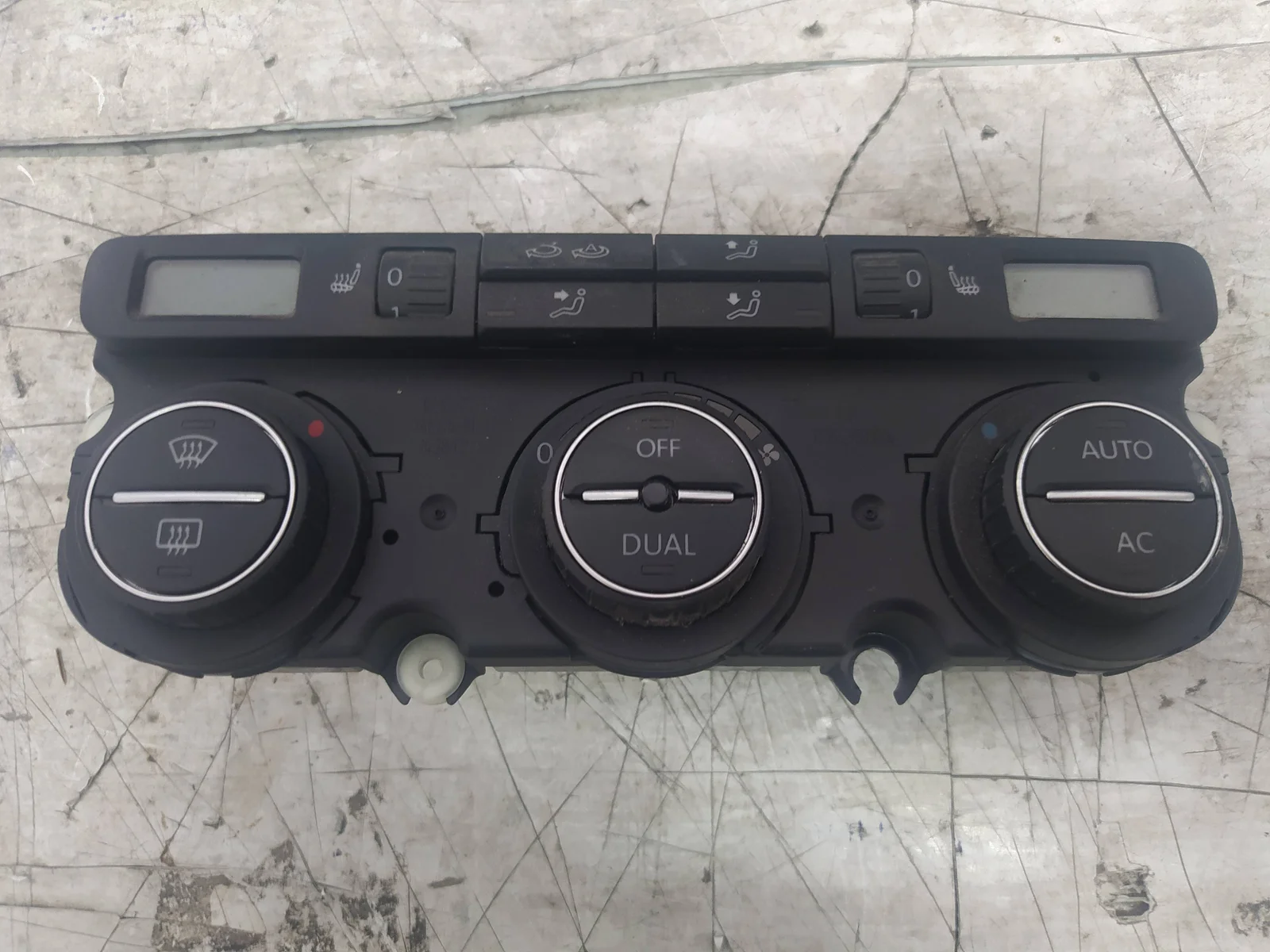 Foto de MANDO CLIMATIZADOR VOLKSWAGEN PASSAT VARIANT (3C5)