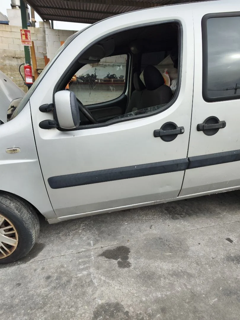 Foto de PUERTA DELANTERA IZQUIERDA FIAT I DOBLÒ (119) 1.9 Diesel CAT (63 CV / 46 KW) referencia 0051847706