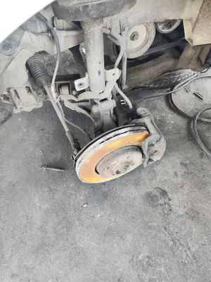 Foto de BRAZO SUSPENSION DELANTERO IZQUIERDO RENAULT KANGOO I (F/KC0) 1.9 dCi Diesel CAT (84 CV / 62 KW)