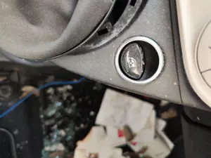 Foto de MANDO ELEVALUNAS DELANTERO DERECHO FIAT 500 (150) BERLINA 1.2 CAT (69 CV / 51 KW)