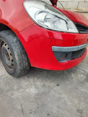Foto de PARAGOLPES DELANTERO RENAULT CLIO III 1.5 dCi Diesel CAT (86 CV / 63 KW) foto 3