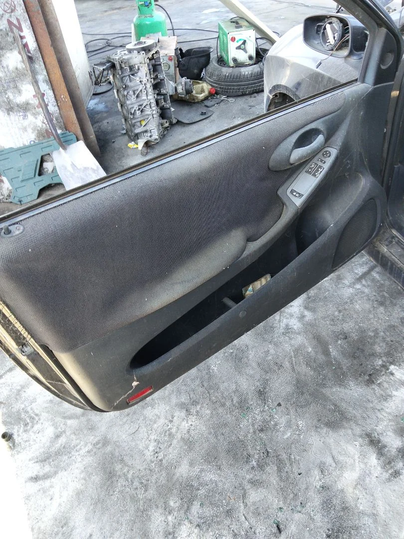 Foto de GUARNECIDO PUERTA DELANTERA IZQUIERDA FIAT STILO (192) 1.9 JTD CAT (116 CV / 85 KW)