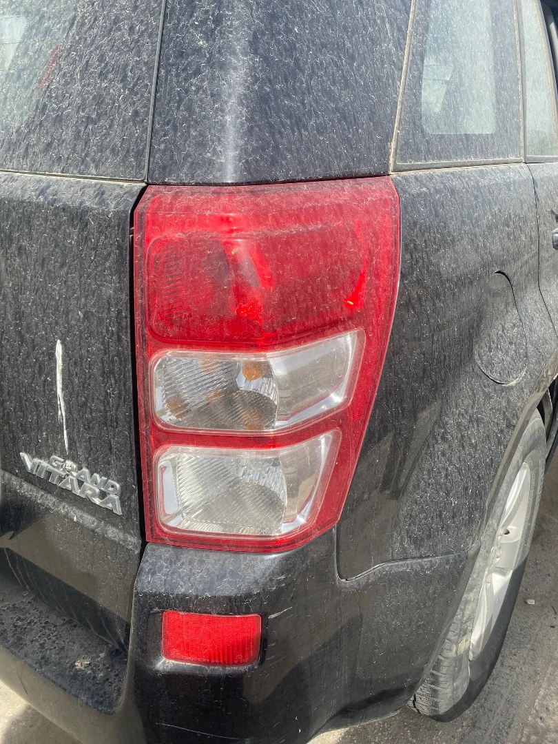 Foto de PILOTO TRASERO DERECHO SUZUKI GRAND VITARA (JB/JT) 2.0 16V CAT (140 CV / 103 KW) referencia 35650-65J21-000