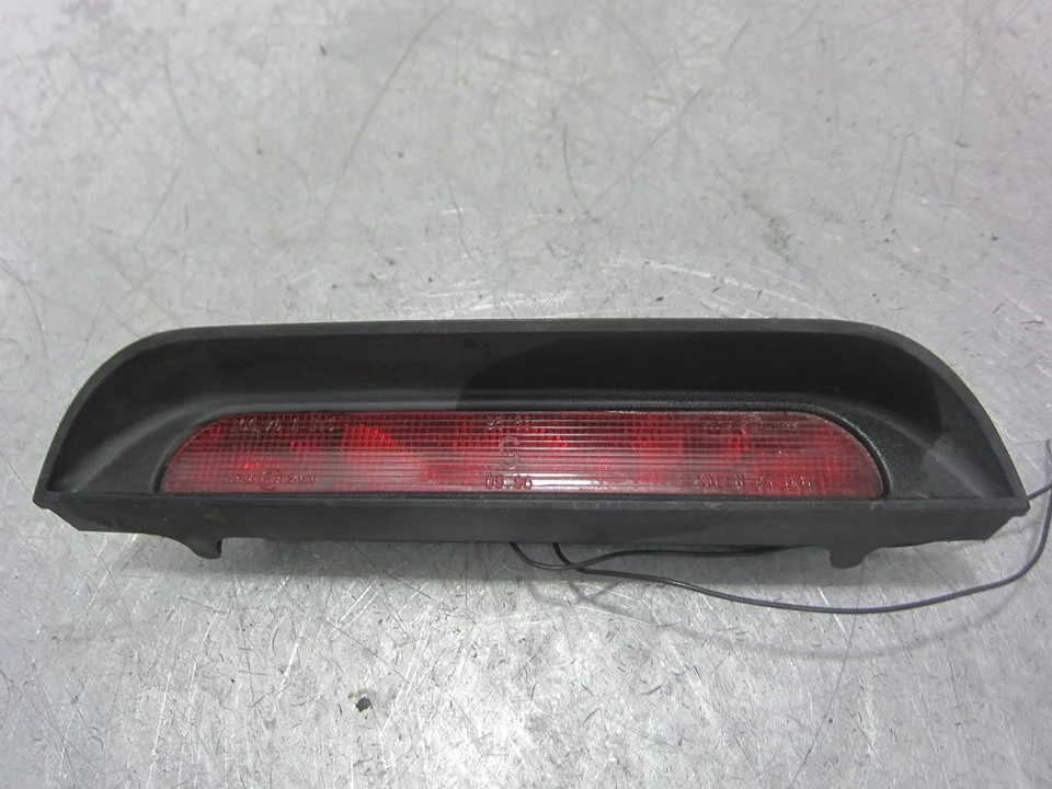 Foto de LUZ CENTRAL DE FRENO MITSUBISHI SPACE STAR (DG0) 1.9 DI-D CAT (102 CV / 75 KW) referencia 0996400