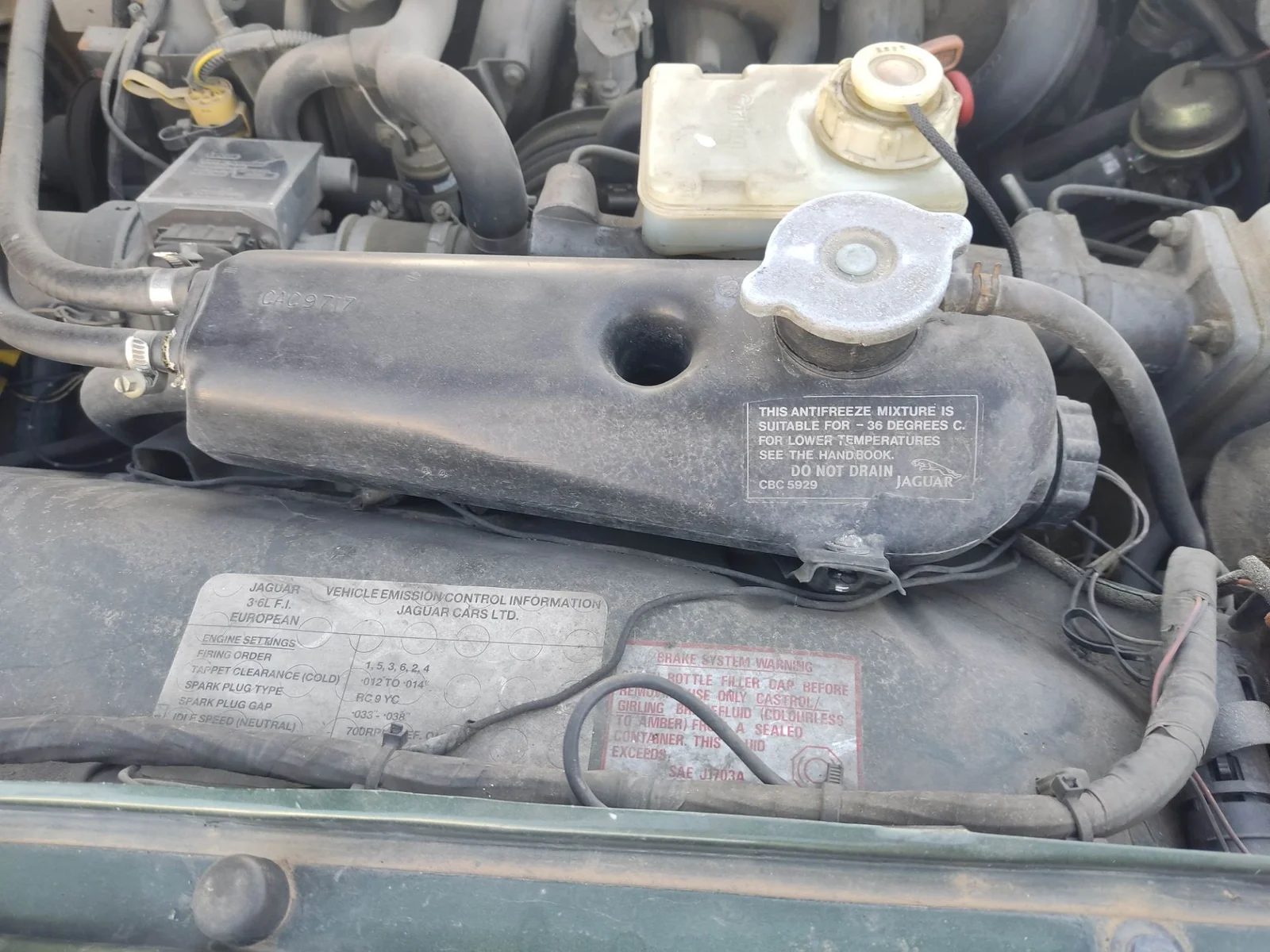 Foto de DEPOSITO EXPANSION JAGUAR XJ 4.0 CAT (222 CV / 163 KW)