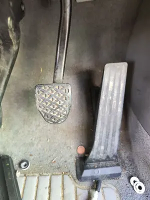 Foto de PEDAL FRENO BMW SERIE 3 BERLINA (E90) 2.0 Turbodiesel CAT (143 CV / 105 KW)