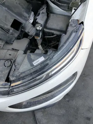 Foto de FARO IZQUIERDO CITROEN C4 CACTUS 1.2 12V VTi (82 CV / 60 KW) referencia 9800901380 foto 2