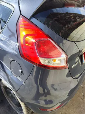Foto de PILOTO TRASERO IZQUIERDO FORD FIESTA (CNN) 1.5 TDCi CAT (75 CV / 55 KW) referencia 1877011