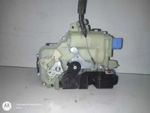 Foto de CERRADURA PUERTA TRASERA IZQUIERDA SEAT IBIZA (6L1) 1.4 TDI (80 CV / 59 KW) referencia 45AGY3B4839015AG foto 8