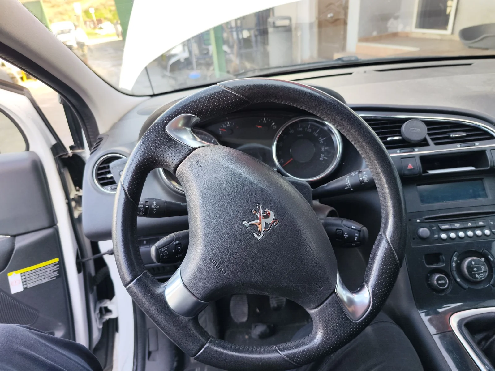Foto de VOLANTE PEUGEOT 3008 1.6 Blue-HDI FAP (120 CV / 88 KW)