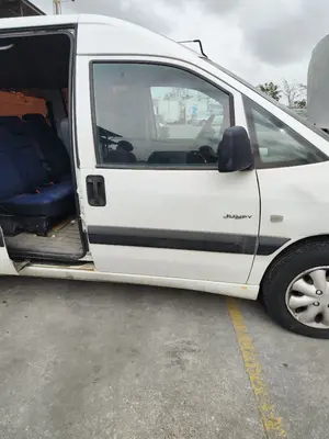 Foto de PUERTA TRASERA DERECHA CITROEN JUMPY 2.0 HDi CAT (RHX / DW10BTED) (94 CV / 69 KW)