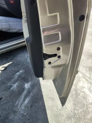 Foto de CERRADURA PUERTA DELANTERA DERECHA FORD MONDEO BERLINA (GE) 2.0 TDCi CAT (131 CV / 96 KW) referencia 4109785