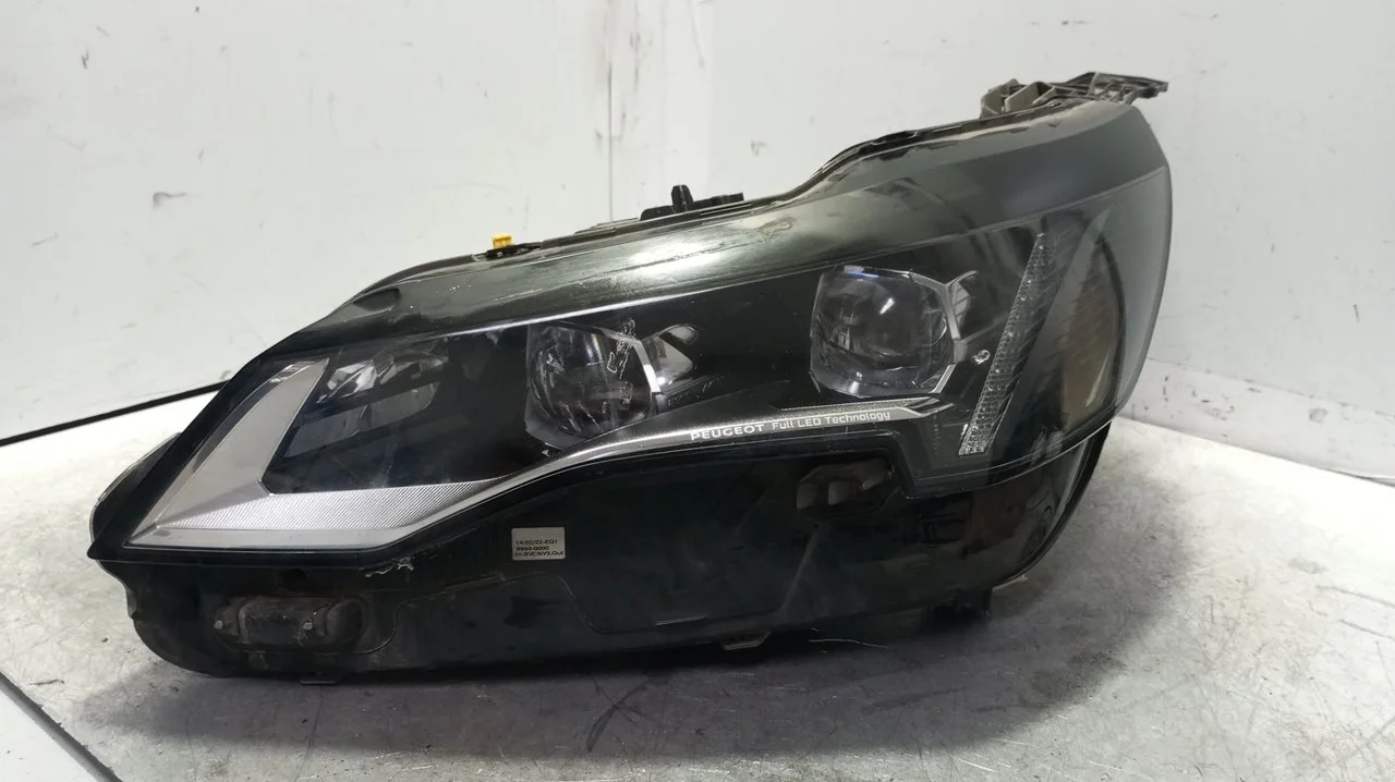 Foto de FARO IZQUIERDO PEUGEOT 3008 1.5 Blue-HDI FAP (131 CV / 96 KW) referencia 9836230680
