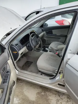 Foto de GOMAS CONTORNO PUERTA KIA CERATO (LD) 1.5 CRDi (102 CV / 75 KW)
